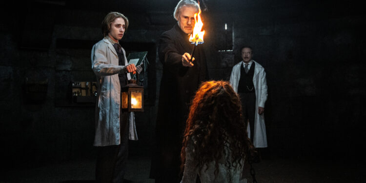 Review Dracula : A Love Tale