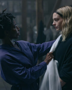 Review Mother Mary, diperankan oleh Anne Hathaway