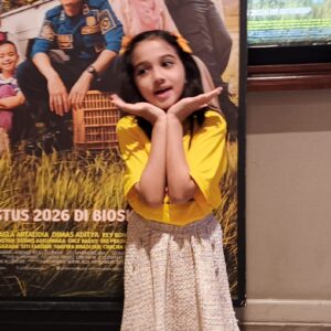 Starvision resmi merilis trailer dan poster film Kado Untuk Ibu, dibintangi Luisa Adreena dan Emir Mahira